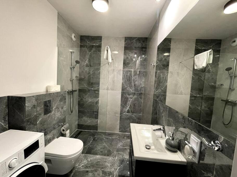 New Apartment - Near Sky Tower - 4 People - New Building - Lift Wrocław Eksteriør bilde