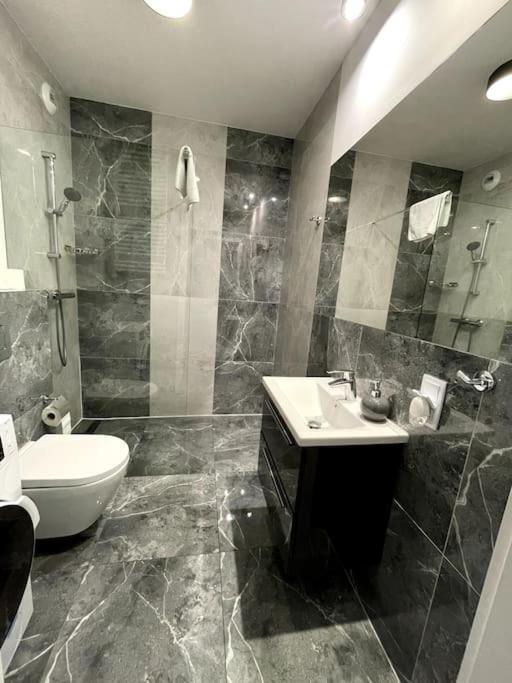New Apartment - Near Sky Tower - 4 People - New Building - Lift Wrocław Eksteriør bilde